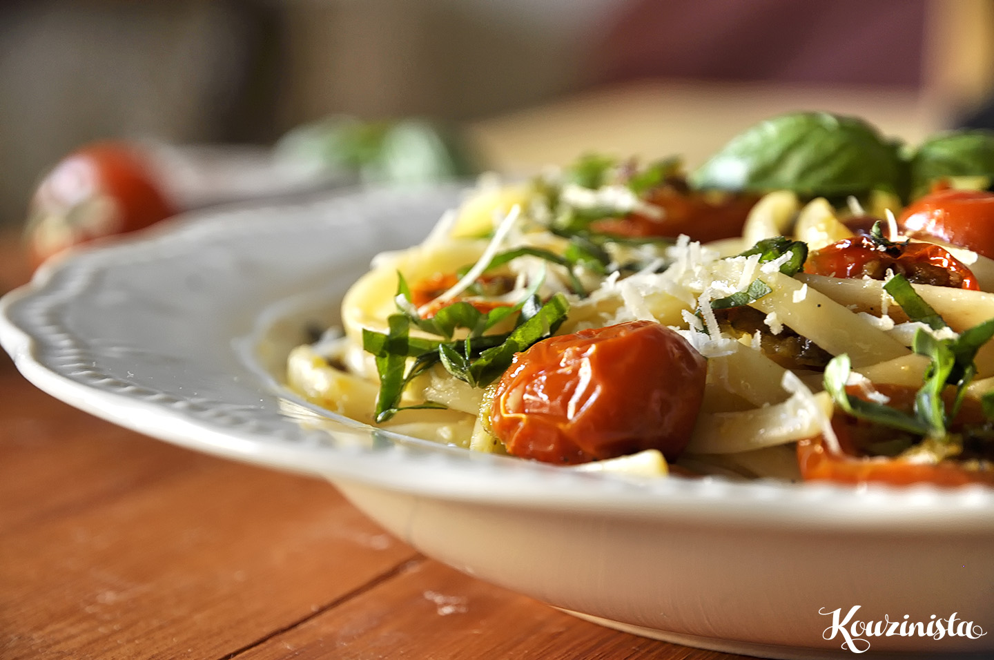 Ζυμαρικά με ψητά ντοματίνια & βασιλικό / Spaghetti with roasted cherry tomatoes and fresh herbs