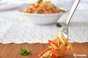 Δροσερή σαλάτα με καρότα και μήλα / Salad with crunchy carrots & juicy apples
