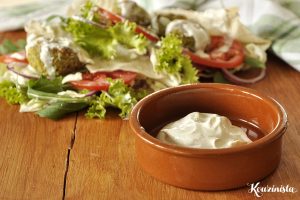 Φαλάφελ… ή αλλιώς ρεβιθοκεφτέδες με σως γιαουρτιού με ταχίνι / Falafel with yogurt-tahini sauce
