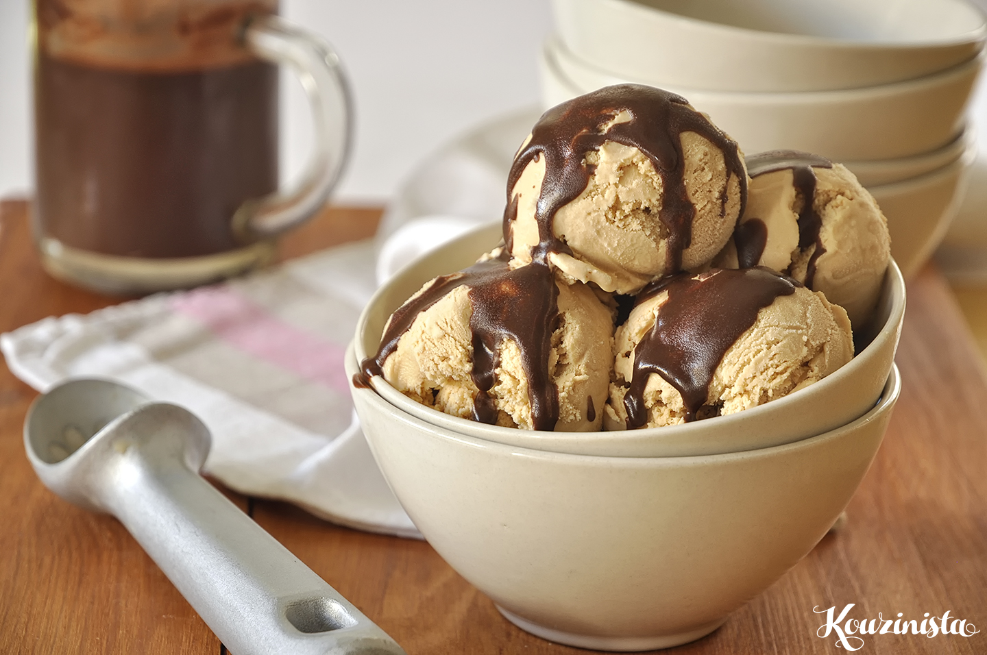 Παγωτό dulce de leche με σως πραλίνας φουντουκιού / Dulce de leech ice-cream with nutella sauce
