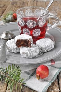Σοκολατένιοι κουραμπιέδες με σταγόνες σοκολάτας & αμύγδαλα / Double chocolate almond snowball cookies