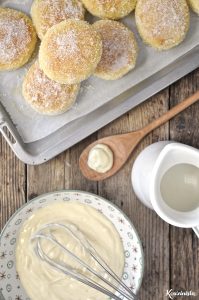 Φουρνιστοί λουκουμάδες με κρέμα / Cream-filled baked bomboloni