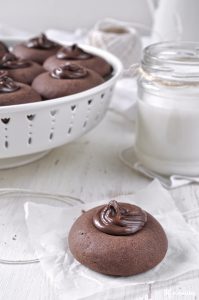 Μπισκότα με nutella (με 3 υλικά) / 3-Ingredient Nutella thumbprint cookies