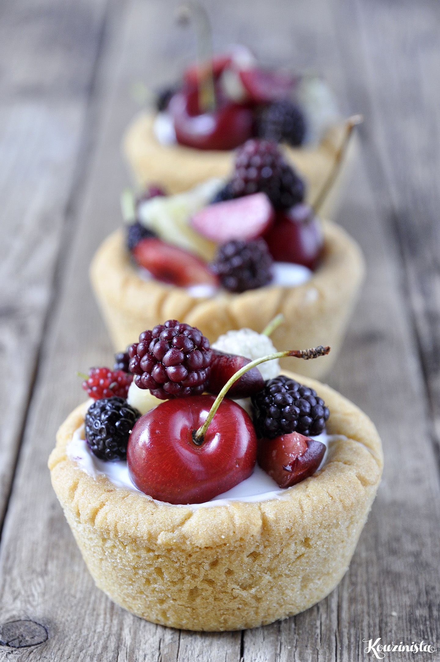Ταρτάκια με ζύμη μπισκότου & φρέσκα φρούτα / Fresh fruit cheesecake sugar cookie cups