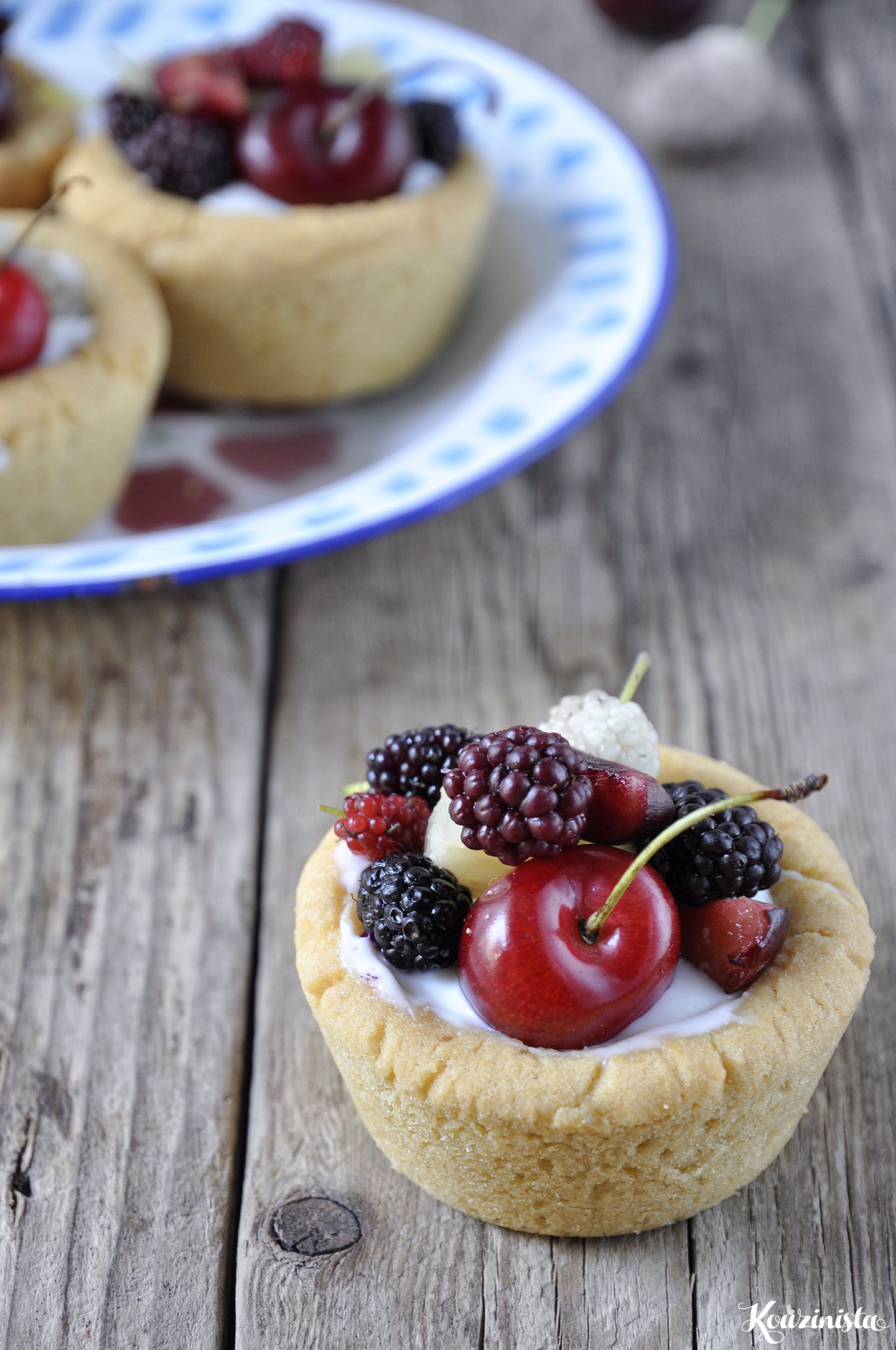 Ταρτάκια με ζύμη μπισκότου & φρέσκα φρούτα / Fresh fruit cheesecake sugar cookie cups