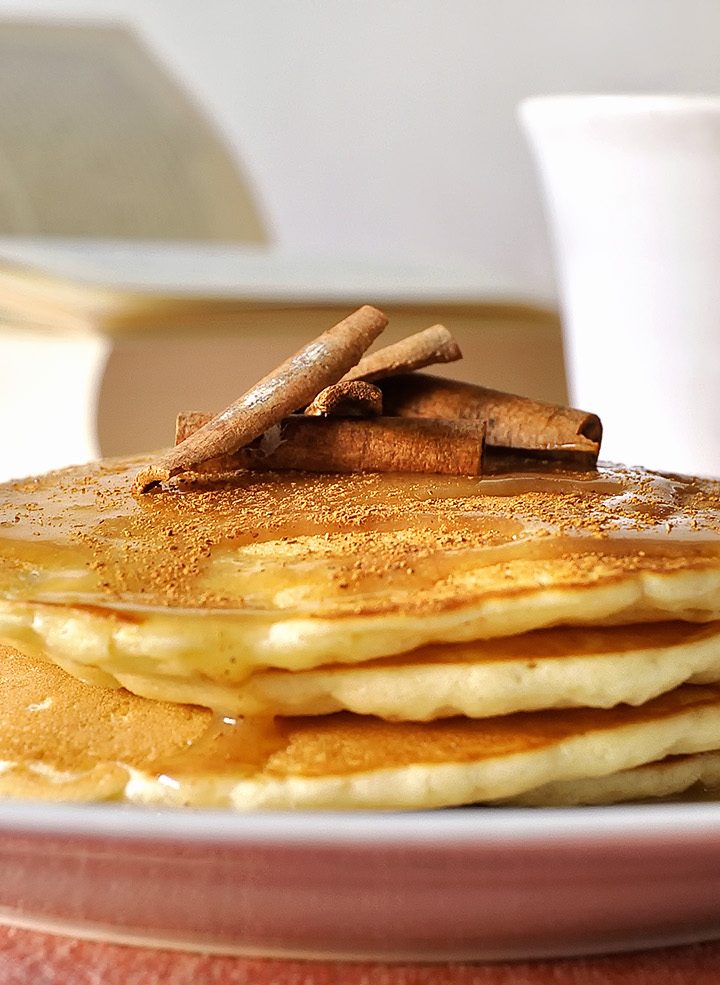Pancakes με κεφίρ και σιρόπι κανέλας / Kefir pancakes with cinnamon syrup
