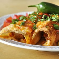 Enchiladas με κοτόπουλο και σάλτσα τσίλι