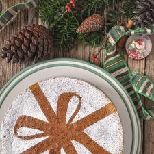 Χριστουγεννιάτικο μαγικό κέικ με καρύδια & μπαχαρικά